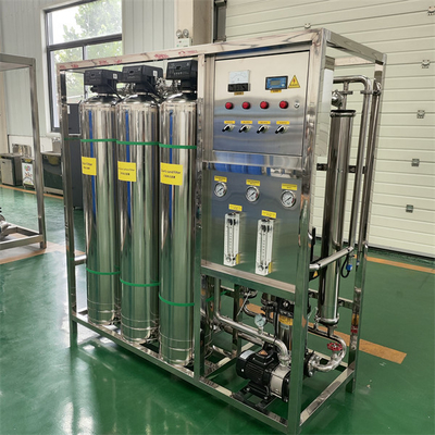 Máquina de purificación de agua industrial Ro de 1000lph Suavizador de membrana Equipo de tratamiento por ósmosis inversa Máquina de agua pura