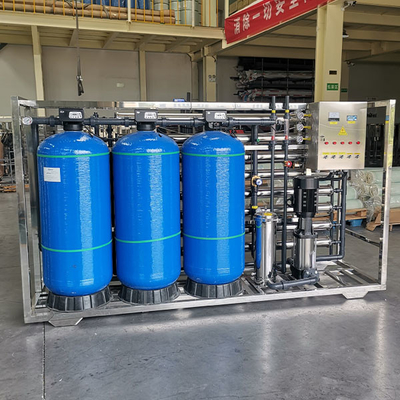 Componentes del núcleo de la bomba Sistema de ósmosis inversa industrial para 4 toneladas por hora Tratamiento del agua
