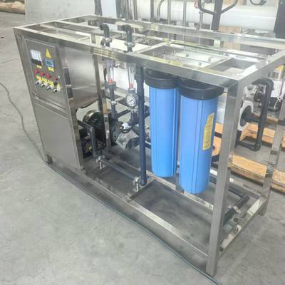 Un dispositivo de desalinización de agua de mar de 500L que cumple con los estándares para el uso de agua doméstica